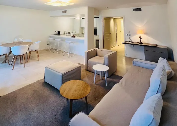 Carlton Riviera מלון דירות