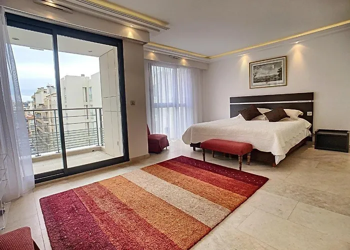 Ξενοδοχείο με διαμερίσματα Carlton Riviera