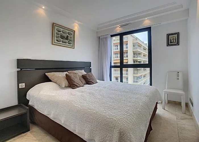 Ξενοδοχείο με διαμερίσματα Carlton Riviera