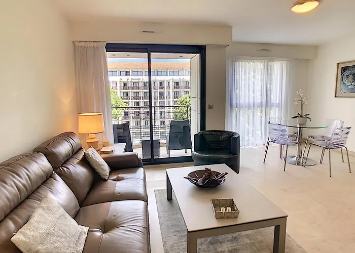 Ξενοδοχείο με διαμερίσματα Carlton Riviera 4*