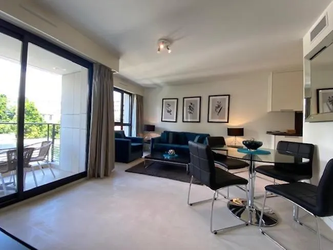 Ξενοδοχείο με διαμερίσματα Carlton Riviera 4*