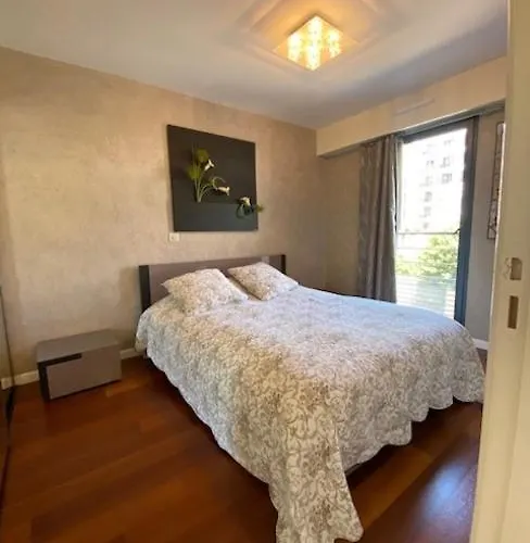Carlton Riviera