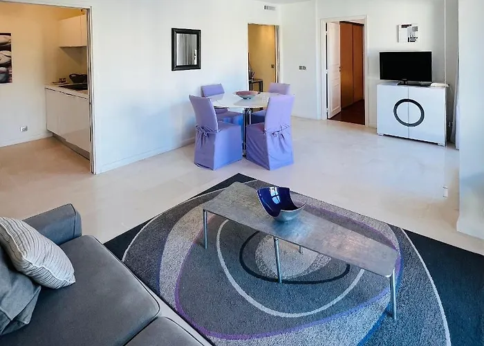 Ξενοδοχείο με διαμερίσματα Carlton Riviera 4*