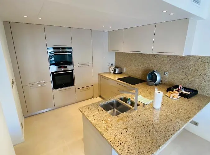 Carlton Riviera