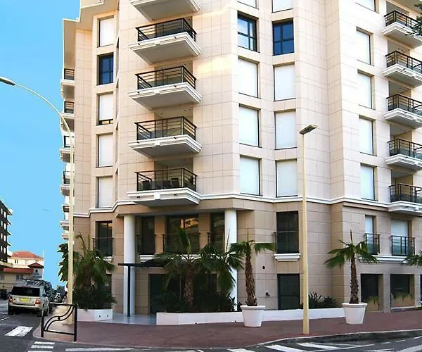 Carlton Riviera