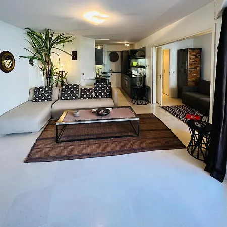 מלון דירות Carlton Riviera